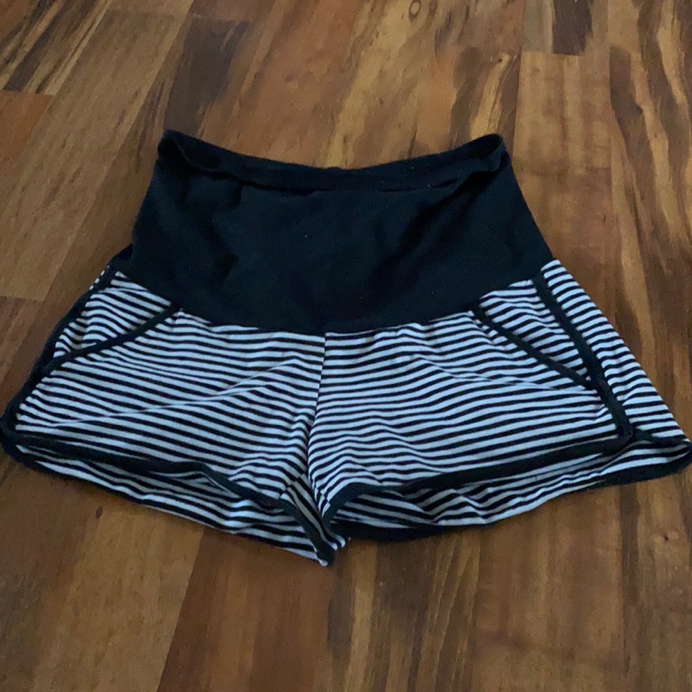 Maternity shorts with pockets